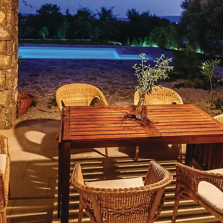 Dom wakacyjny In Zgaljici With Outdoor Swimming Pool *