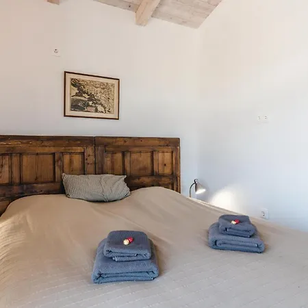 Nyaraló 4 Bedroom In Zgaljici