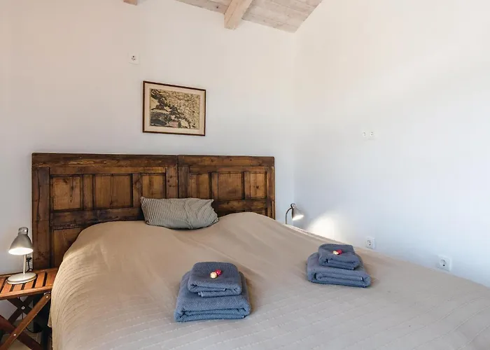 Nyaraló 4 Bedroom In Zgaljici
