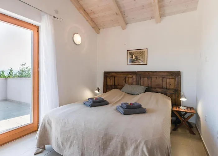 4 Bedroom In Zgaljici *