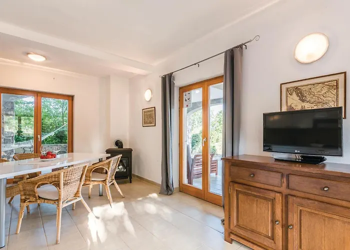 Nyaraló 4 Bedroom In Zgaljici