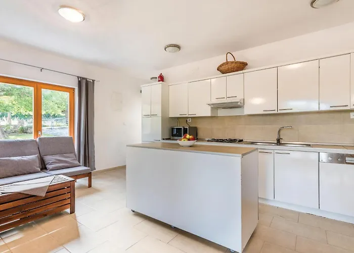4 Bedroom In Zgaljici *