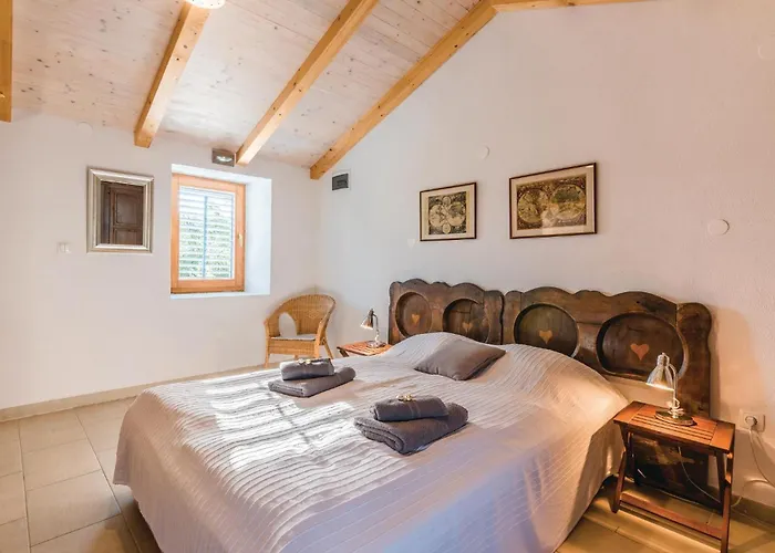 Nyaraló 4 Bedroom In Zgaljici *