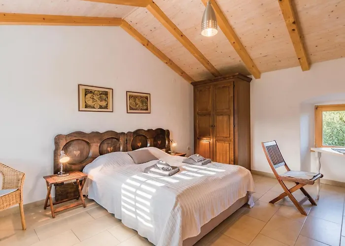 4 Bedroom In Zgaljici بيت للعطل