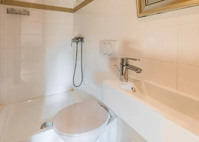 4 Bedroom In Zgaljici Casa de Férias