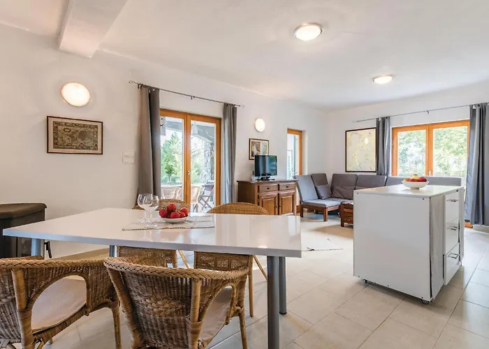 4 Bedroom In Zgaljici Casa de Férias *